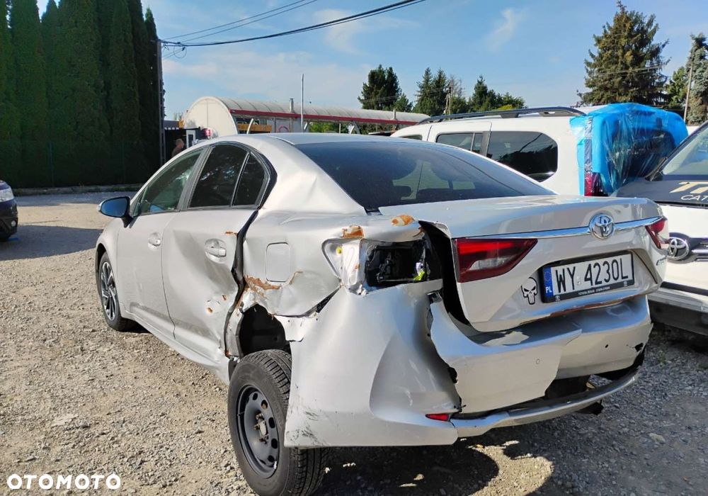 Toyota Avensis - 4