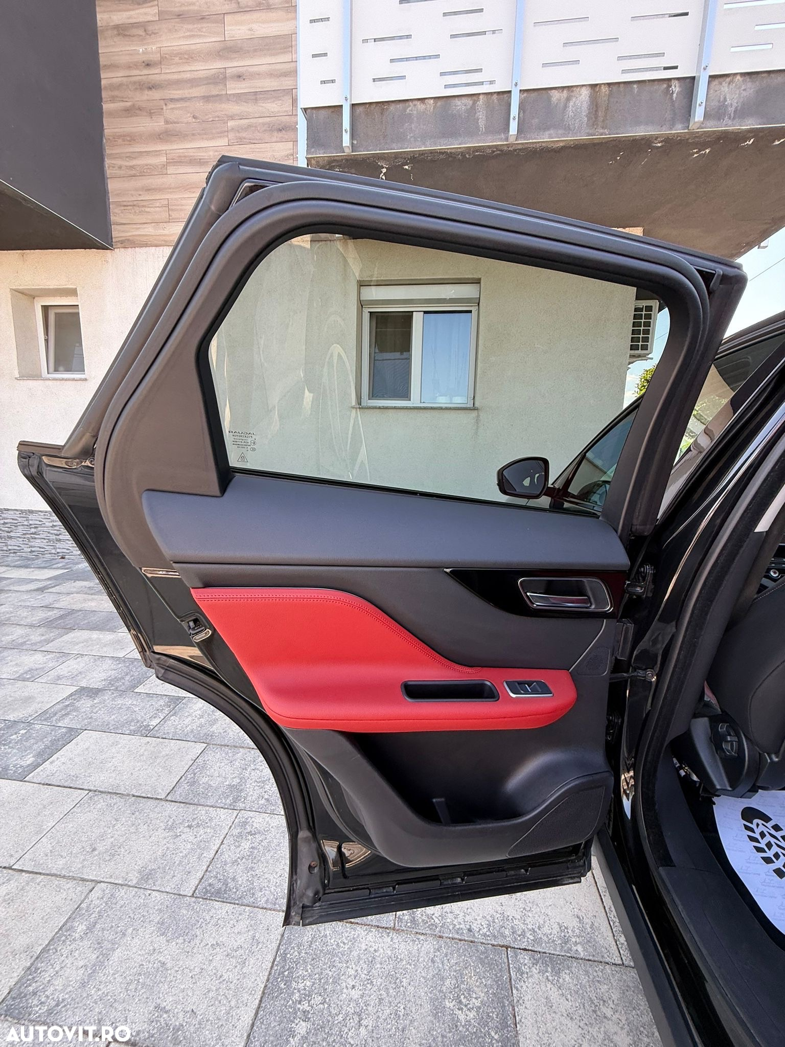 Jaguar F-Pace 20d AWD R-Sport - 15