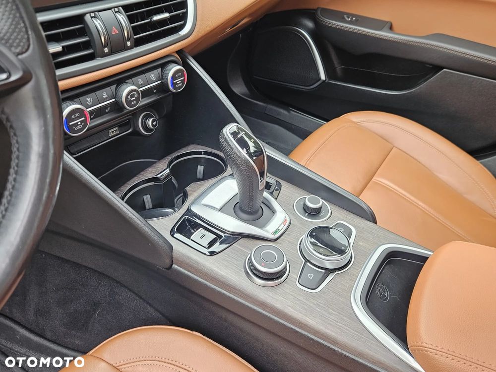 Alfa Romeo Giulia 2.0 Turbo Veloce TI Q4 - 25