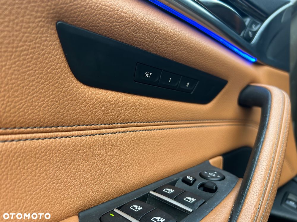 BMW Seria 5 540i xDrive Luxury Line sport - 8