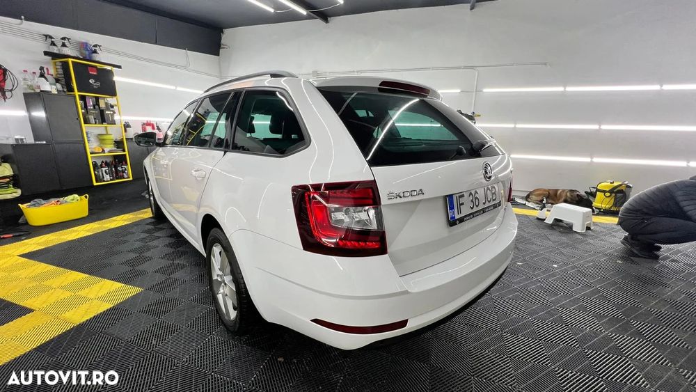 Skoda Octavia Combi Diesel 2.0 TDI 4X4 DSG Style - 3