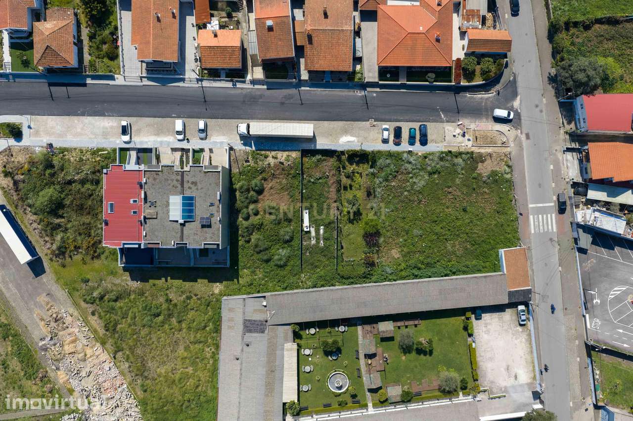Terreno urbano | Construção habitação geminada em banda - Grande imagem: 5/11