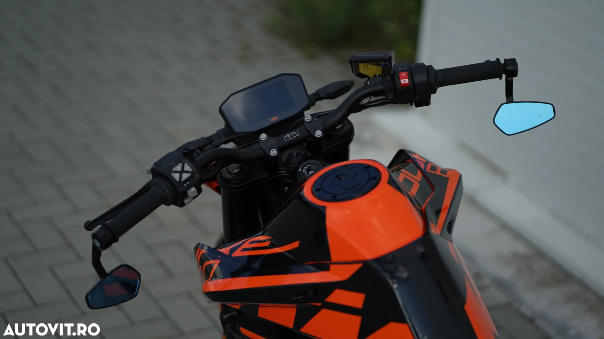 KTM 890 Duke R - 7
