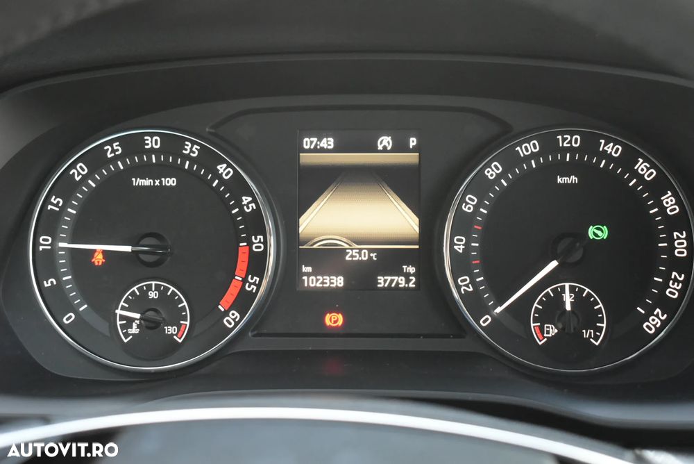Skoda Octavia 2.0 TDI DSG Ambition - 6
