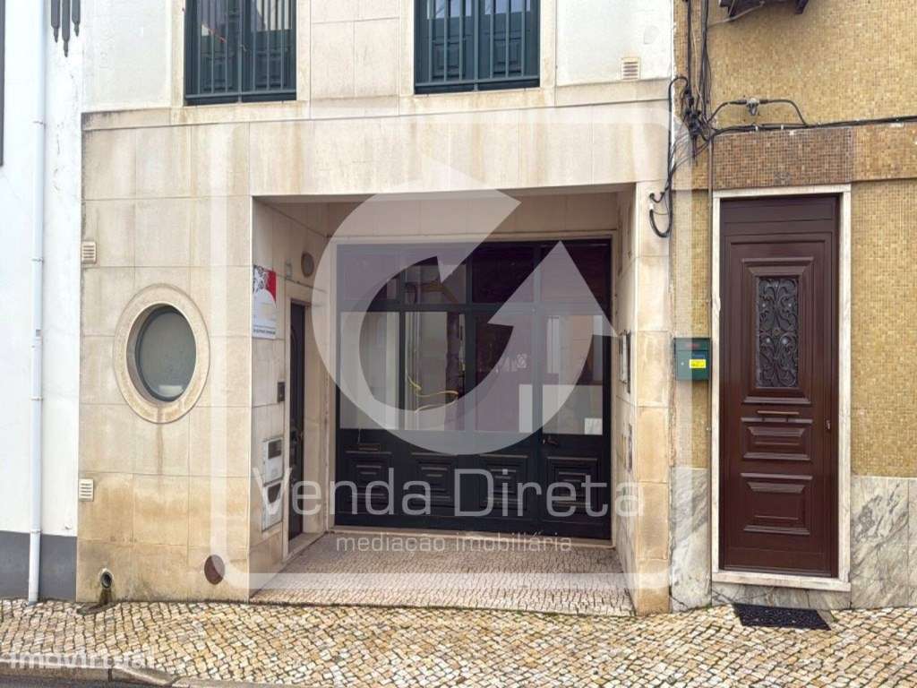 Prédio para Habitação e Comércio no Centro de Arruda dos Vinhos - Grande imagem: 2/39