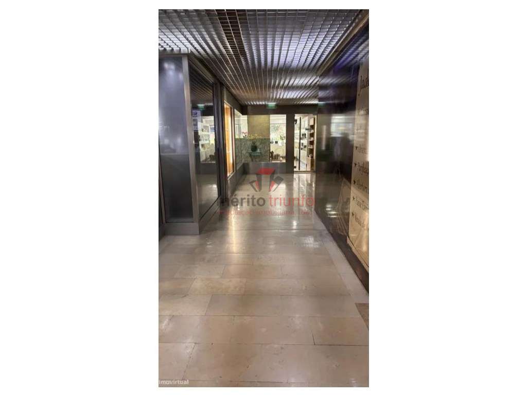 Espaço comercial no Centro Comercial Shopping Town - Famalicão - Grande imagem: 2/6