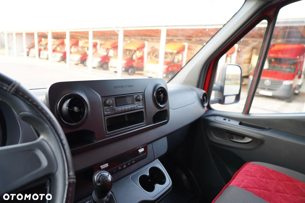 Mercedes-Benz Sprinter/Lamar - 12