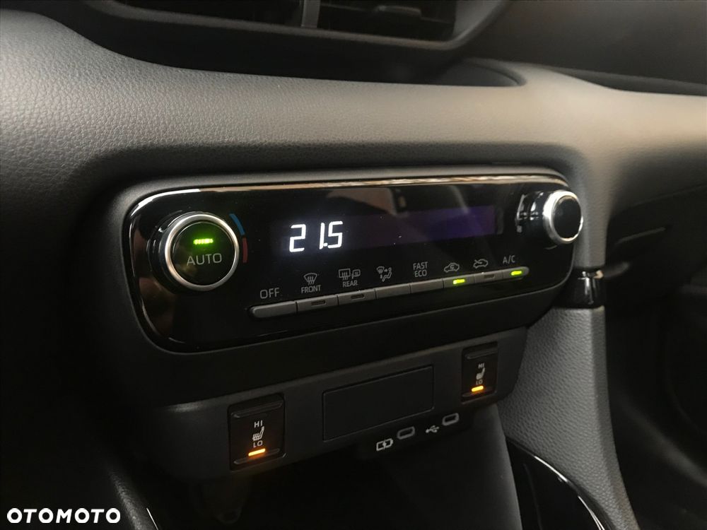 Toyota Yaris Hybrid 1.5 Style - 32