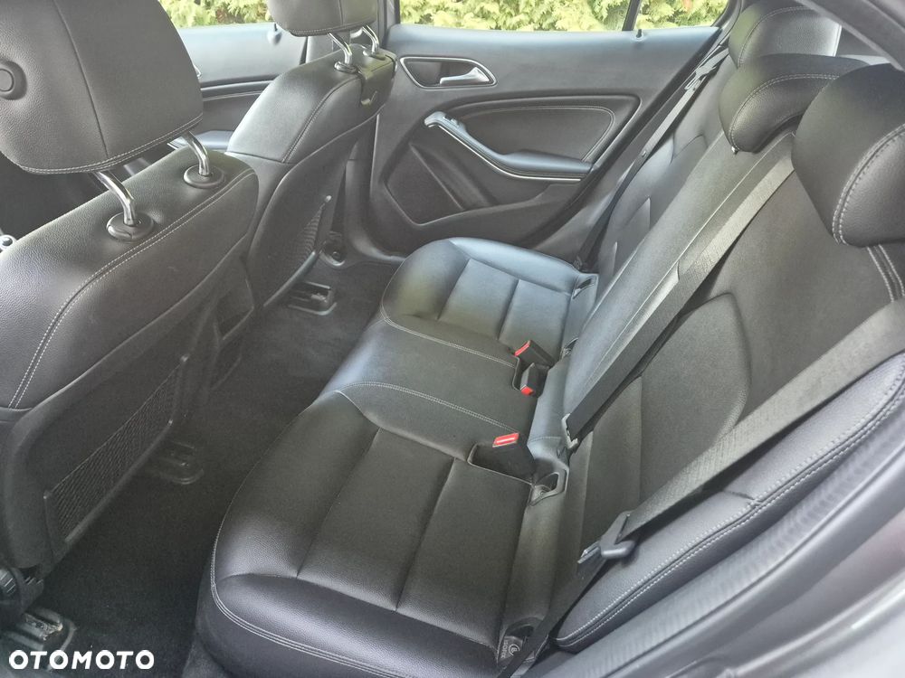 Mercedes-Benz GLA 180 Activity Edition - 14