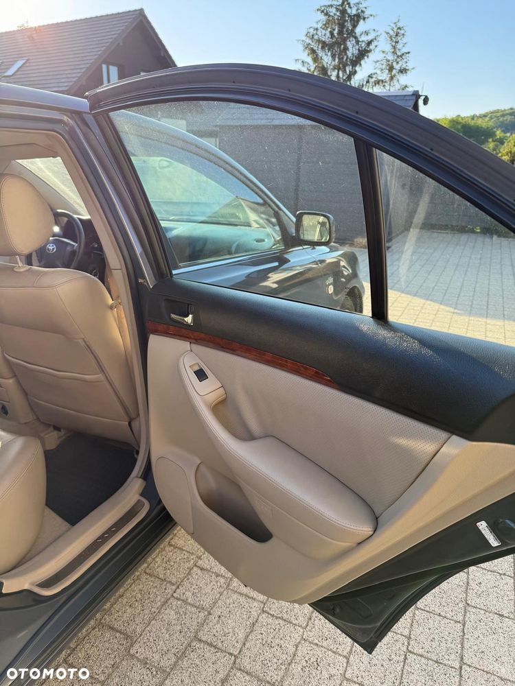 Toyota Avensis 2.2 D-4D Prestige - 12