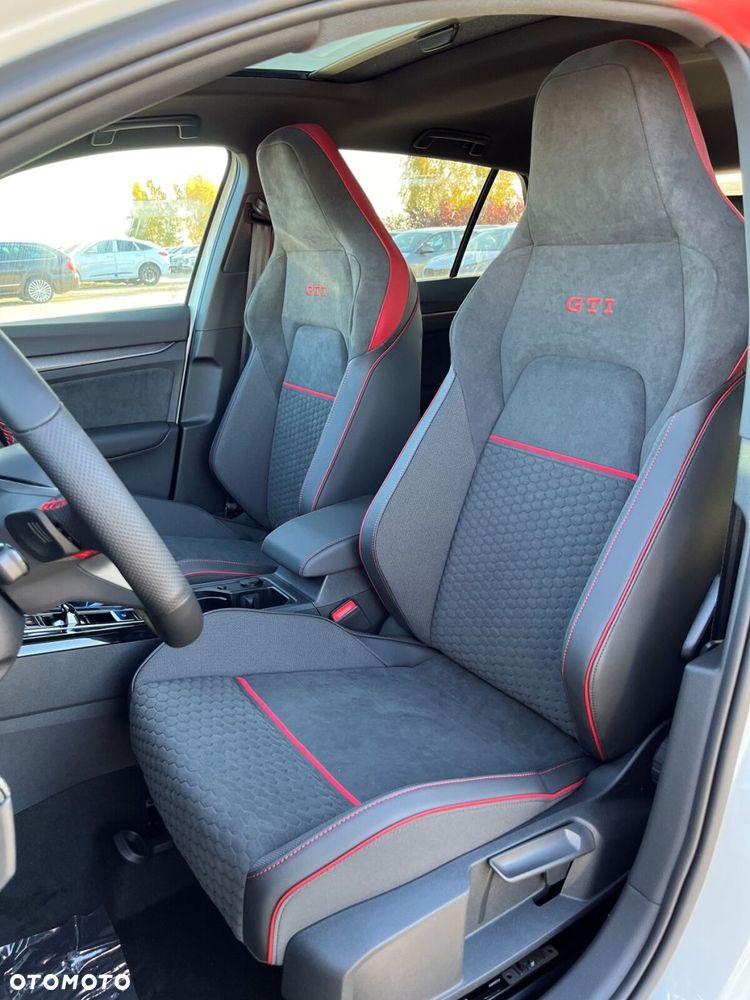 Volkswagen Golf - 8
