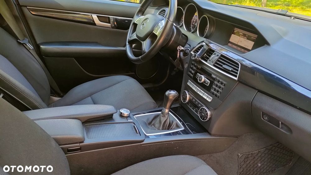 Mercedes-Benz Klasa C 200 CGI BlueEFFICIENCY - 19