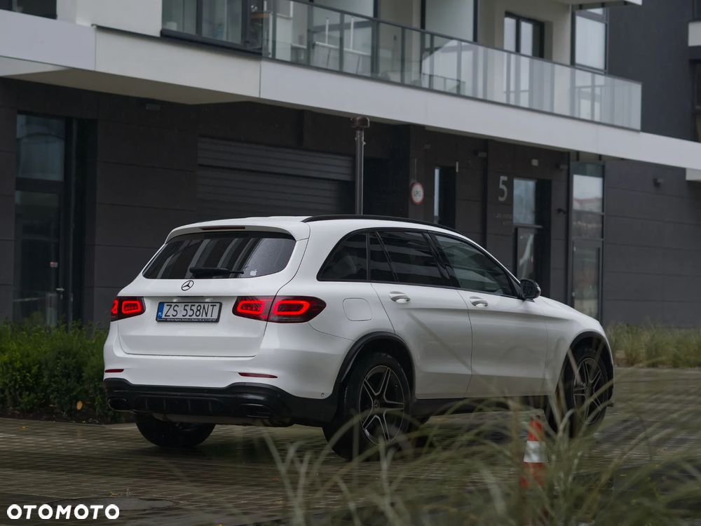 Mercedes-Benz GLC 200 4Matic 9G-TRONIC AMG Line - 2