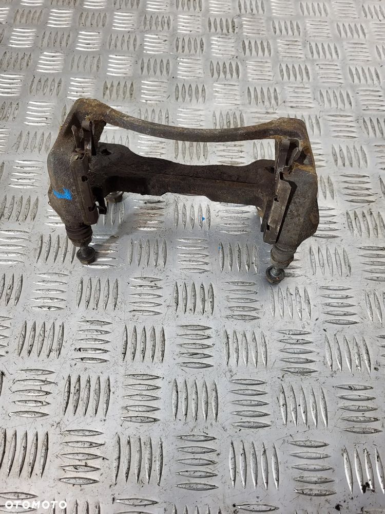 Mitsubishi L200 IV Jarzmo Hamulcowe Przód - 1