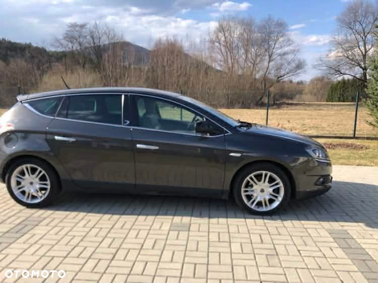 Lancia Delta 1.9 Multijet Twinturbo Executive - 2