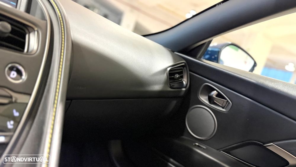 Aston Martin DB11 Volante V8 - 37