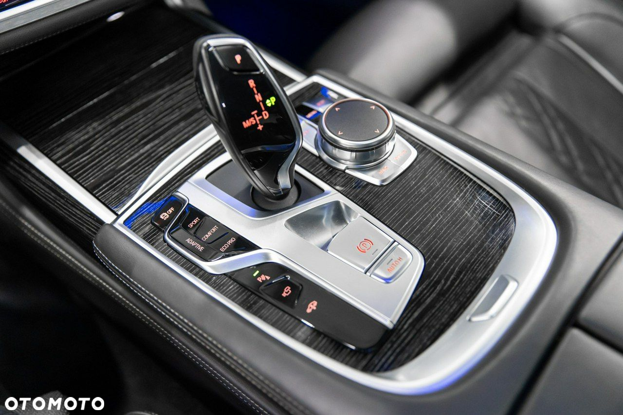 BMW Seria 7 - 35