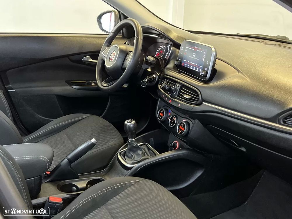 Fiat Tipo Station Wagon 1.3 M-Jet Lounge Tech - 17
