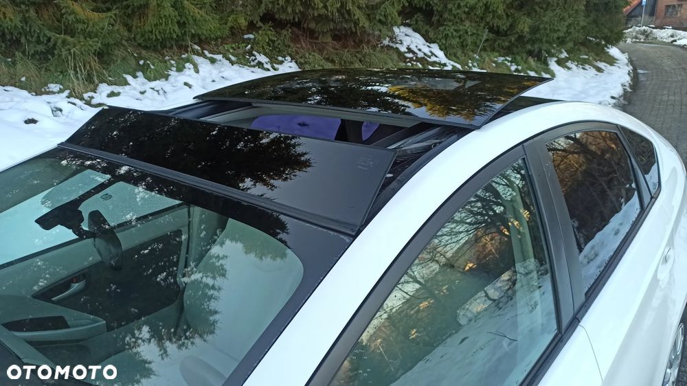 Toyota Prius (Hybrid) - 21