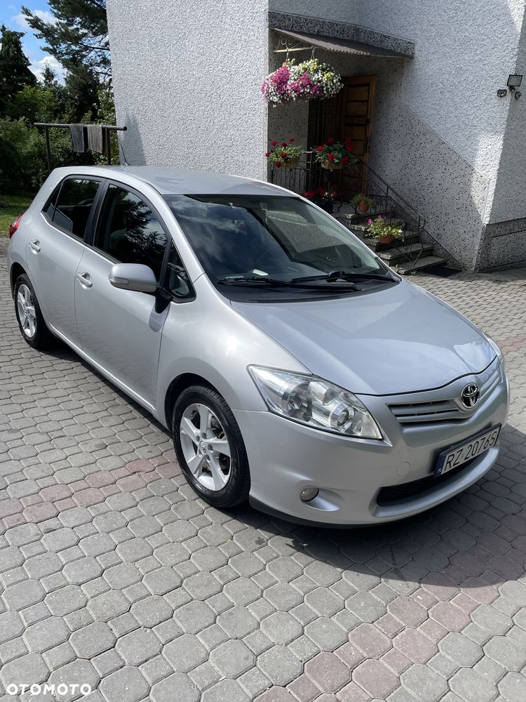 Toyota Auris 1.6 Dynamic - 1