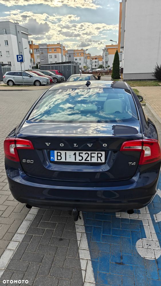 Volvo S60 T4 Momentum - 4