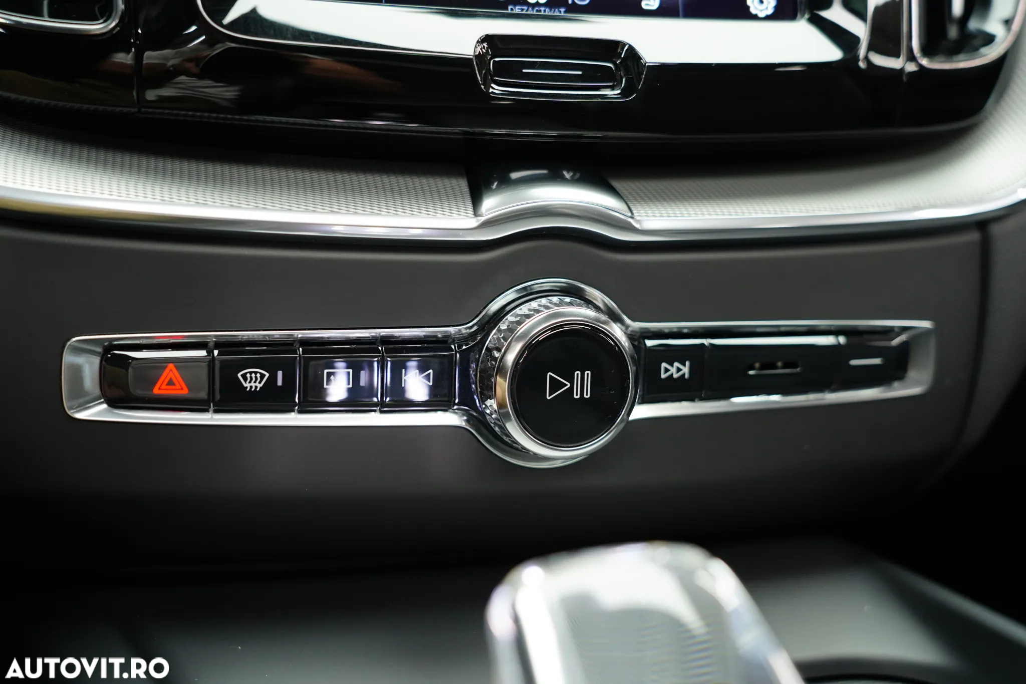 Volvo XC 60 B4 D Plus Dark - 27