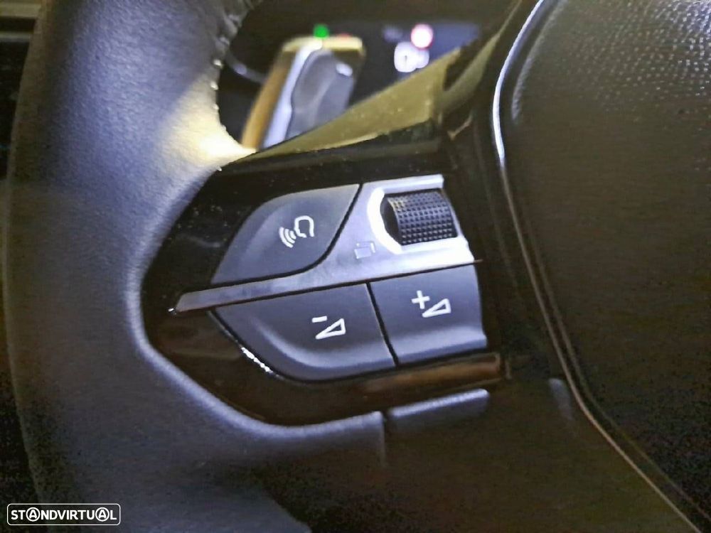 Peugeot 2008 1.2 Hybrid Allure e-DCS6 - 16