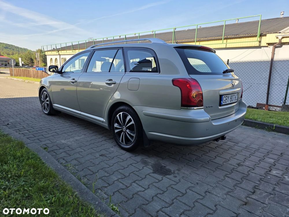 Toyota Avensis 2.0 VVT-i High - 4