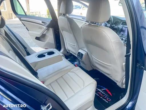 Volkswagen e-Golf - 26