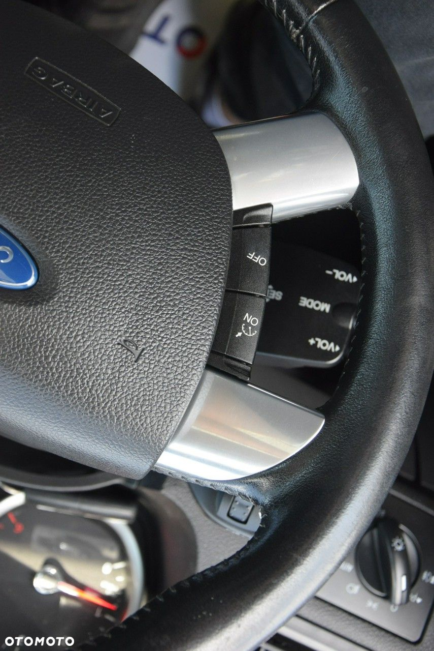 Ford Kuga 2.0 TDCi 2x4 Titanium - 29
