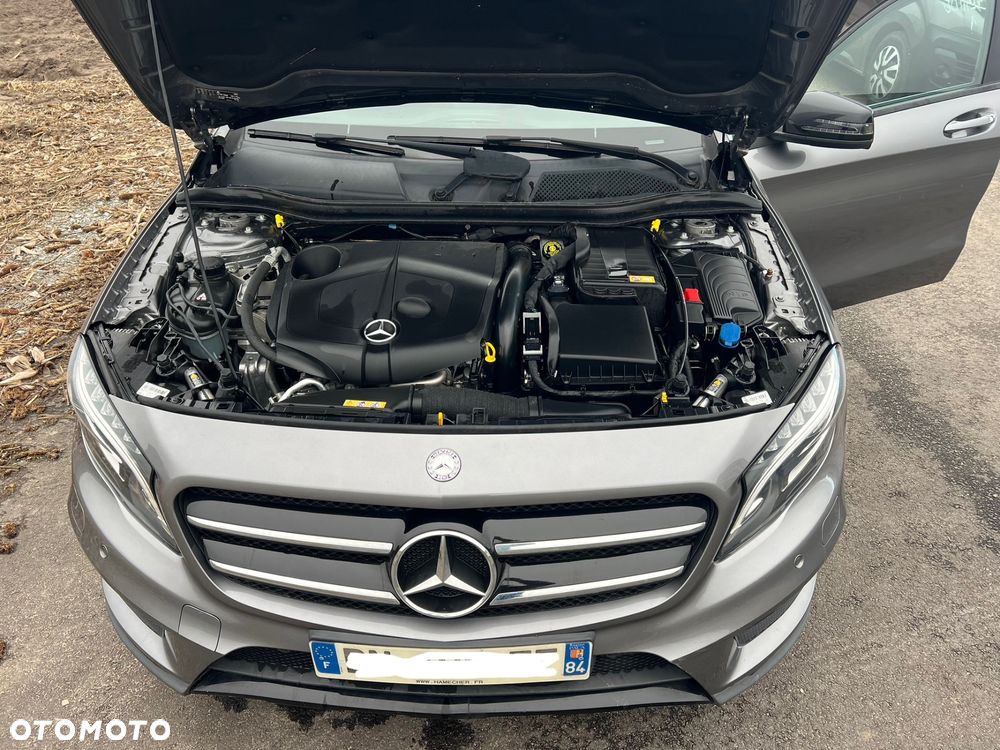 Mercedes-Benz GLA - 9