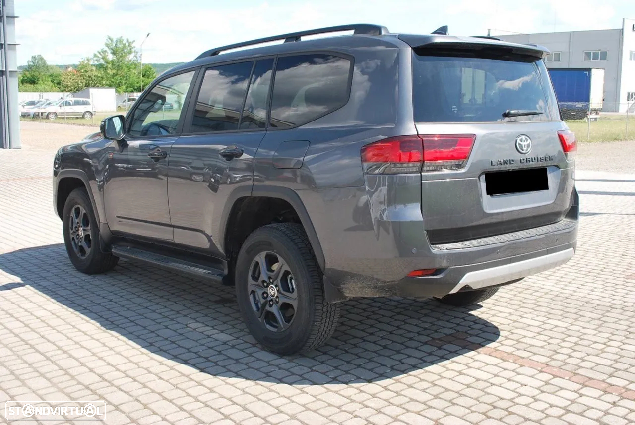 Toyota Land Cruiser - 8