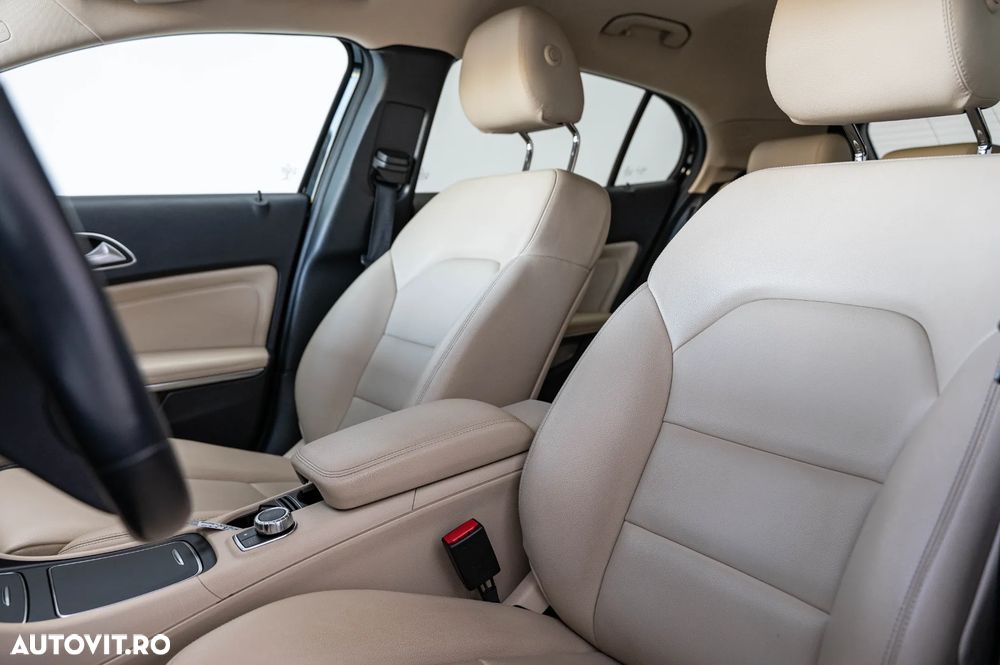 Mercedes-Benz A 220 4Matic 7G-DCT - 6