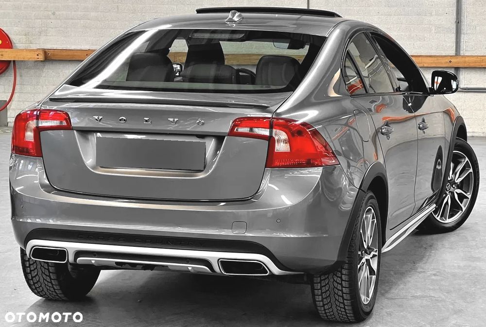 Volvo S60 Cross Country - 6