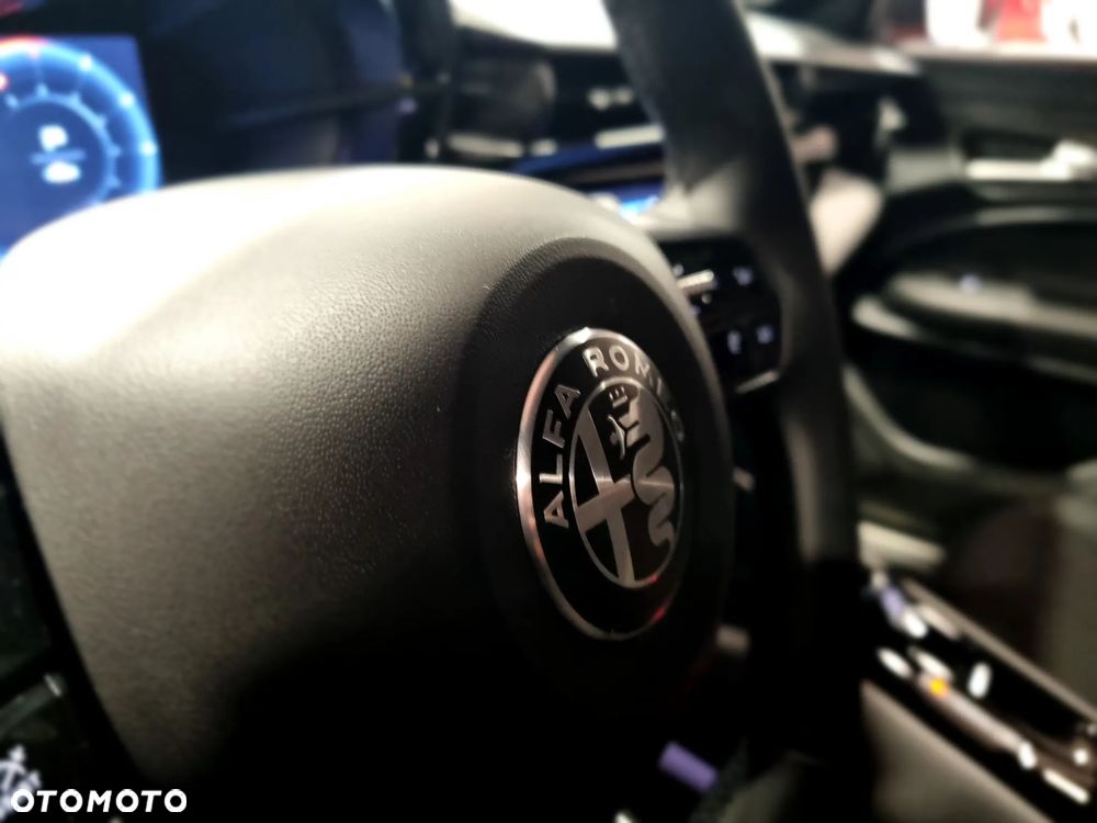 Alfa Romeo Junior 1.2 mHEV Ibrida Q4 eDCT - 23