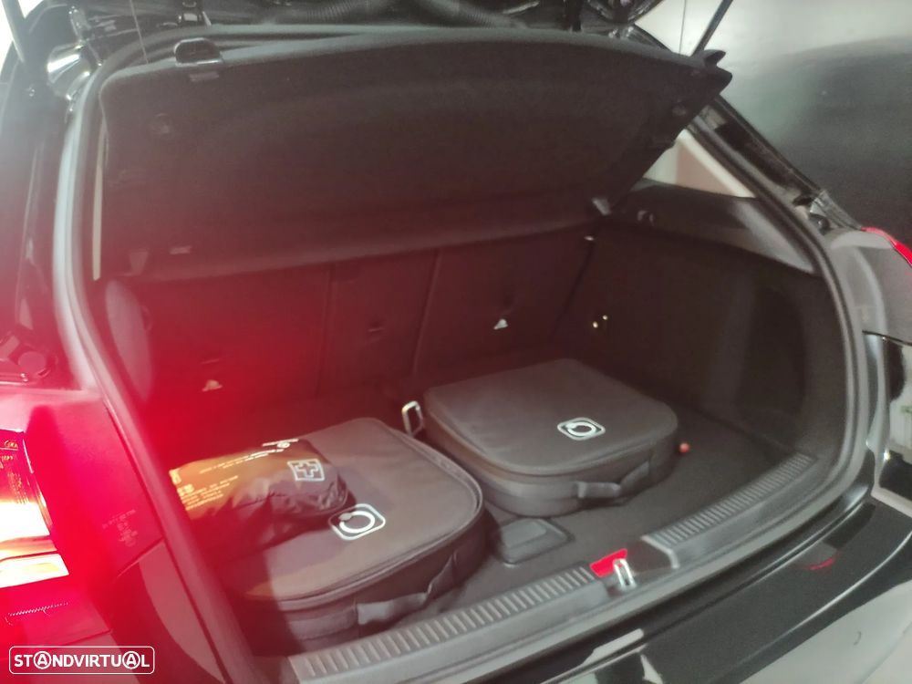 Mercedes-Benz A 250 e - 14