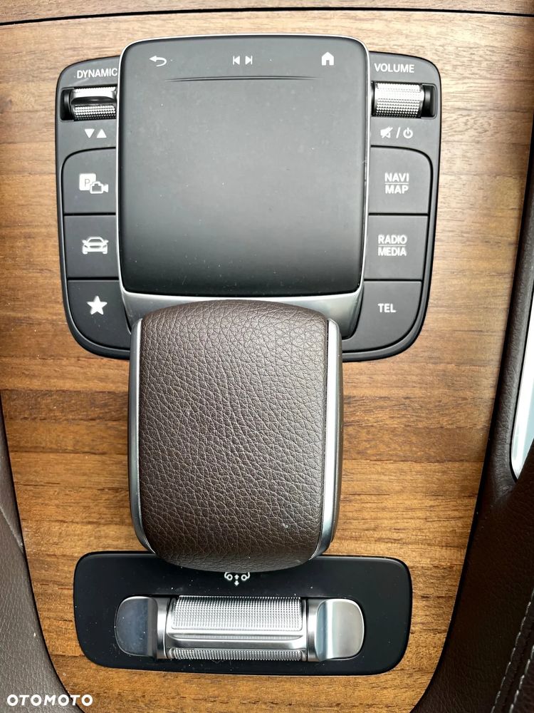 Mercedes-Benz GLS - 12