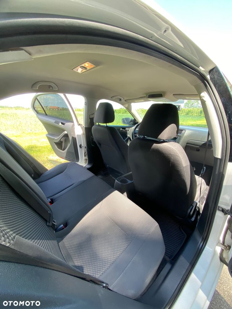 Volkswagen Jetta - 13