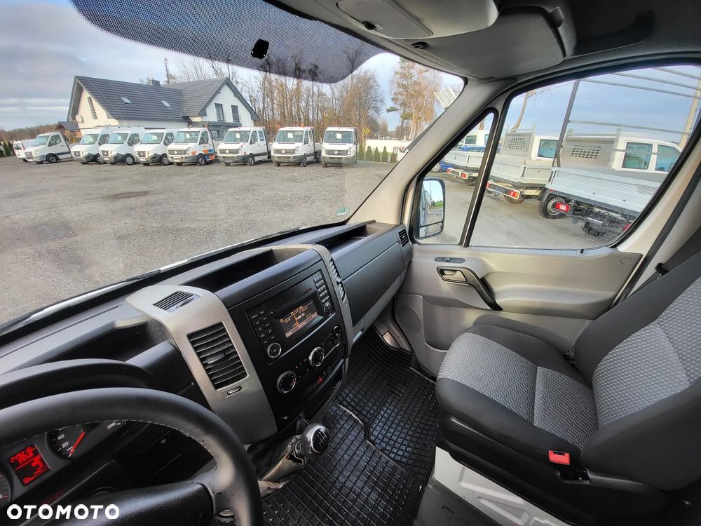 Volkswagen Crafter blaszak z zabudową warsztatową sortimo klima super stan - 12