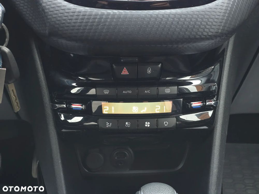 Peugeot 2008 1.2 Pure Tech Allure S&S EAT6 - 24