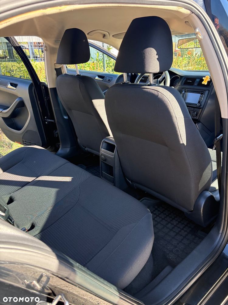 Volkswagen Jetta - 11