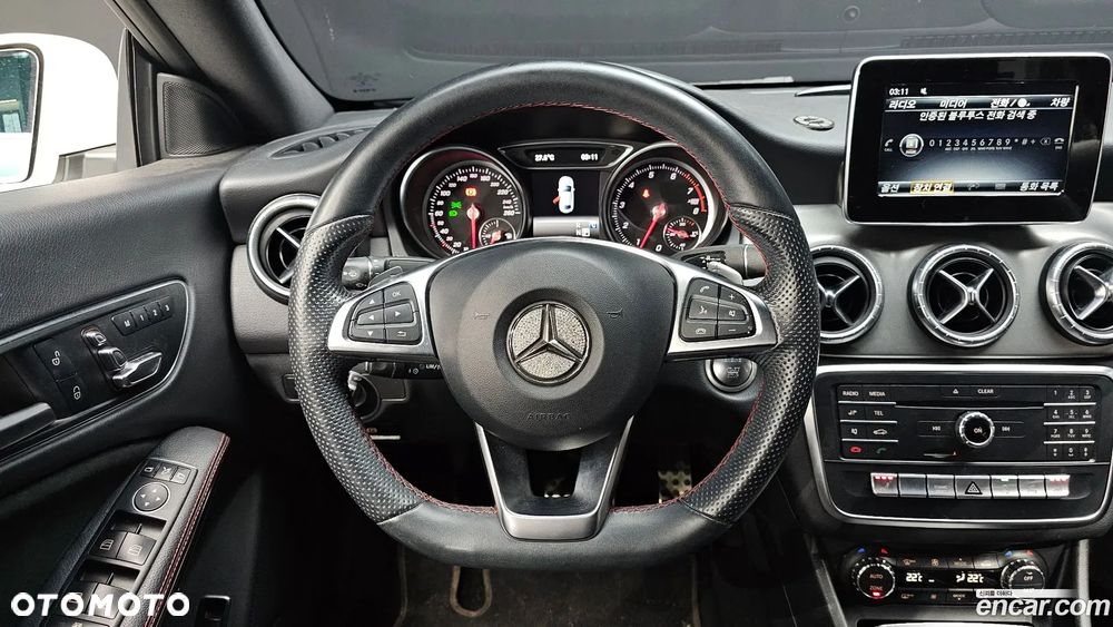Mercedes-Benz CLA - 13