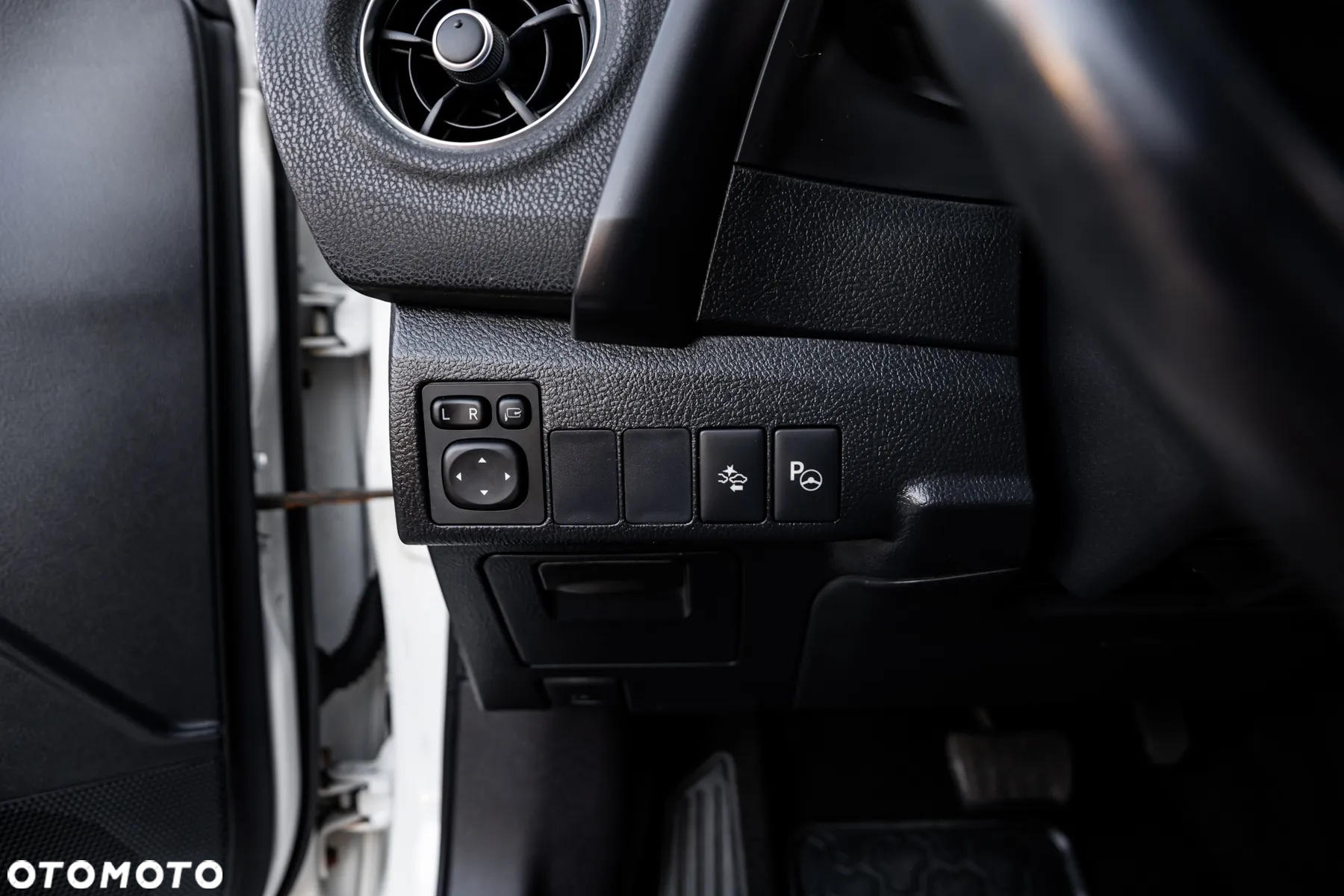 Toyota Auris 1.8 VVT-i Hybrid Automatik Edition S+ - 24