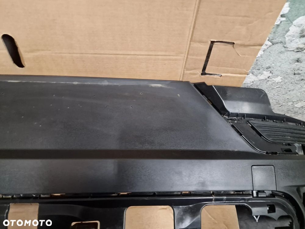 Zderzak  tył Renault  captur  II  lift - 4