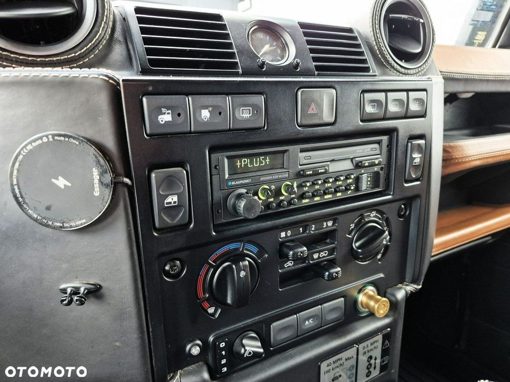 Land Rover Defender 2.2 TD4 E - 36