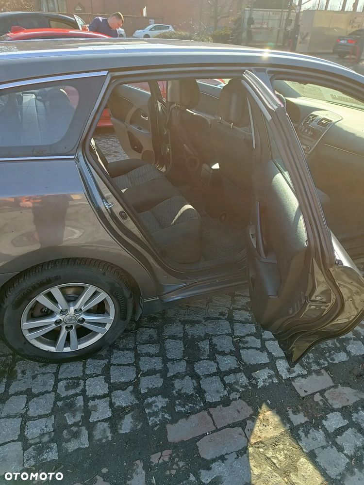Toyota Avensis 1.8 Luna - 5