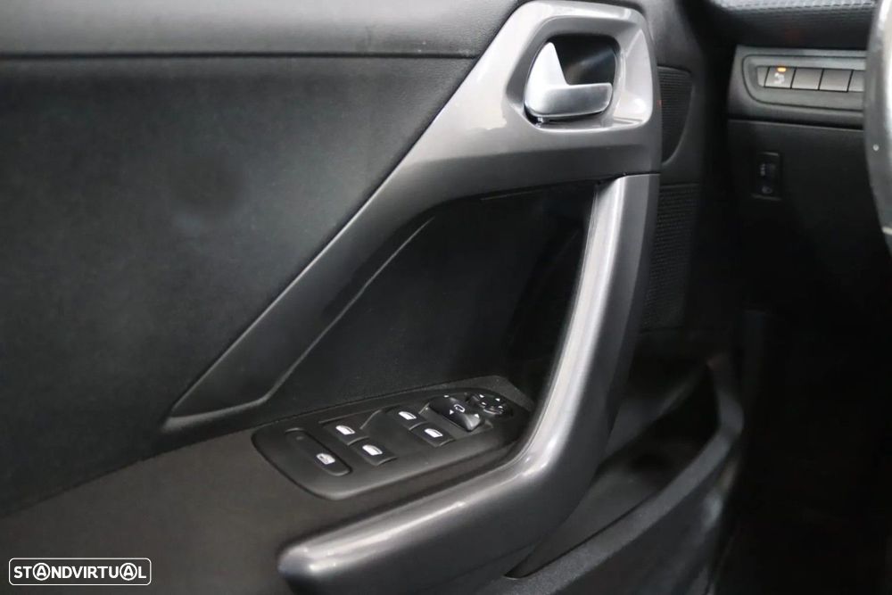 Peugeot 2008 1.2 PureTech Style - 12