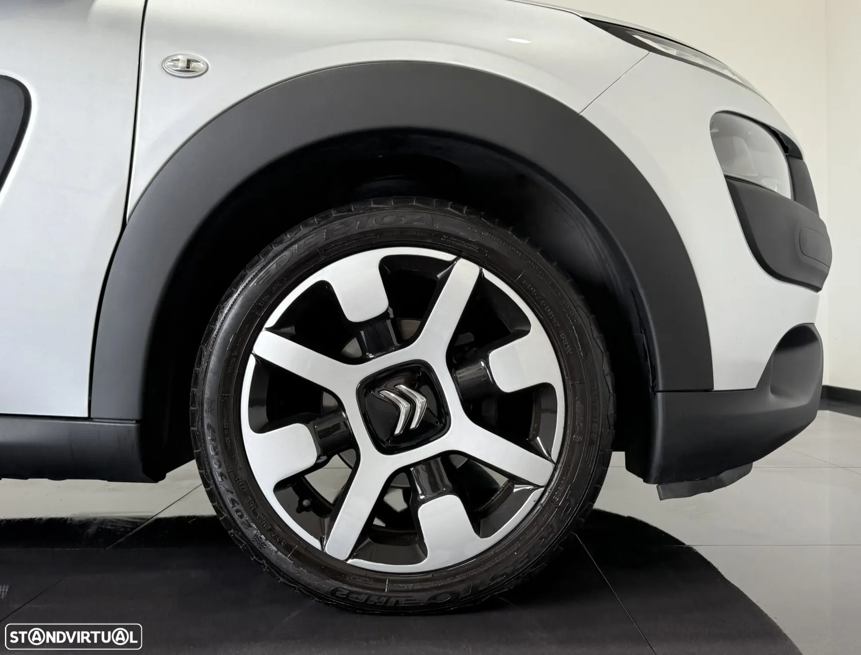Citroën C4 Cactus 1.2 PureTech Shine - 44