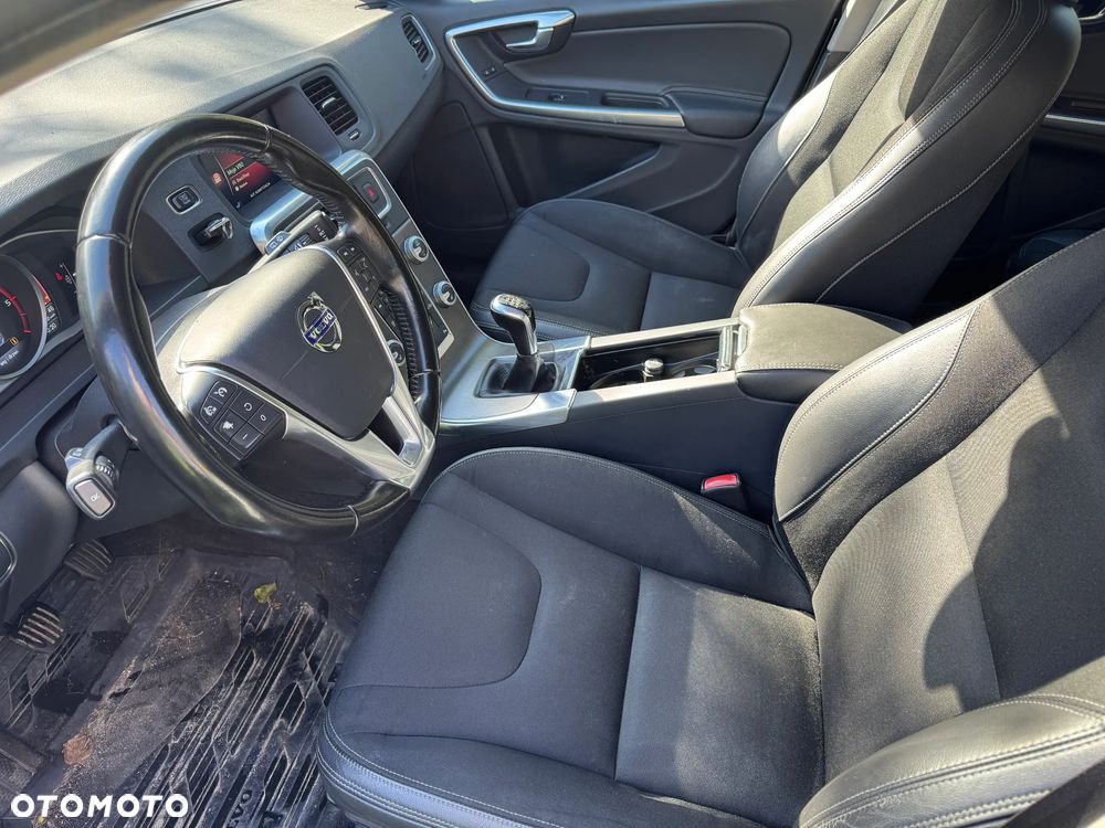Volvo V60 D4 Drive-E Momentum - 16