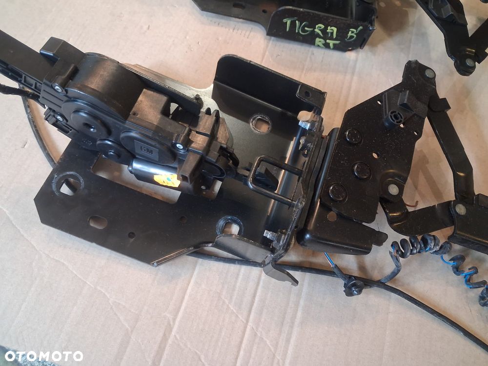 Mechanizm elektryczny otwierania dachu OPEL TIGRA B cabrio prawy lewy  OE - 2